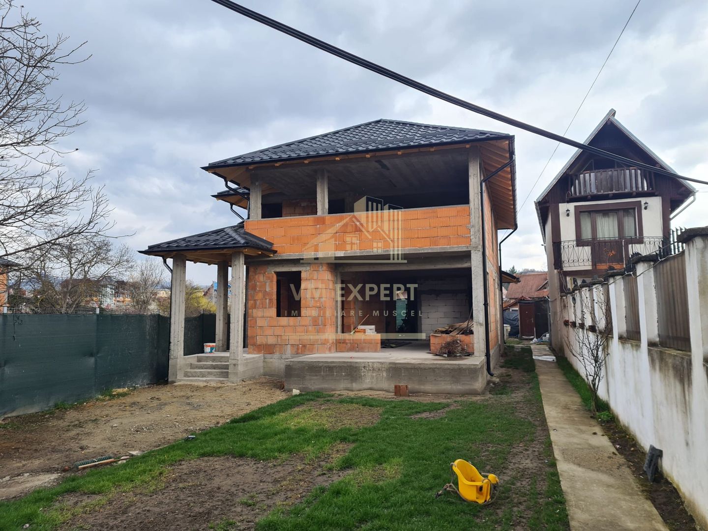 VILA 5 CAMERE, ZONA ULTRA CENTRALA, CAMPULUNG MUSCEL, TEREN 500 MP - Poză 1