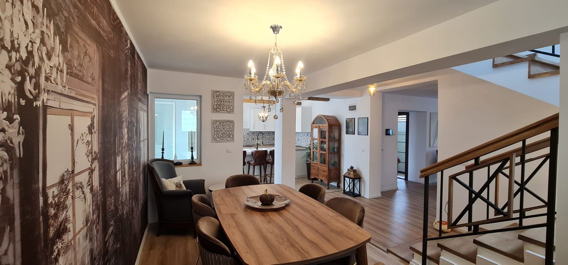 Vila spațioasă și elegantă de vânzare la intrarea în cartierul Turnișo - Poză 32