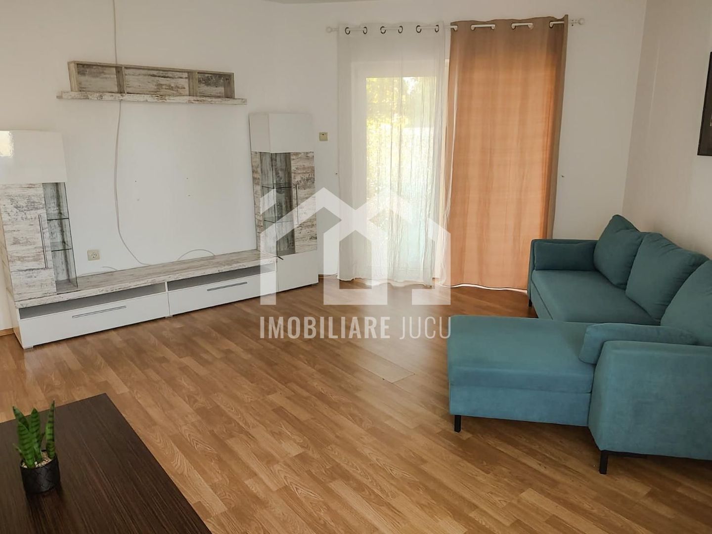 De Inchiriat Casa Individuala cu 3 camere, Garaj, Jucu de Mijloc - Poză 1