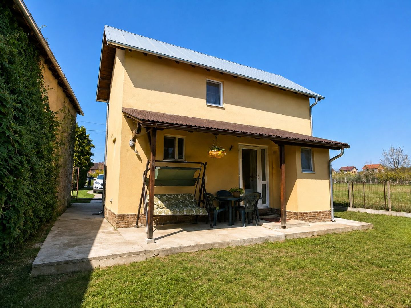 „Acasă, în adevăratul sens al cuvântului – casă cu livadă, liniște - Poză 2