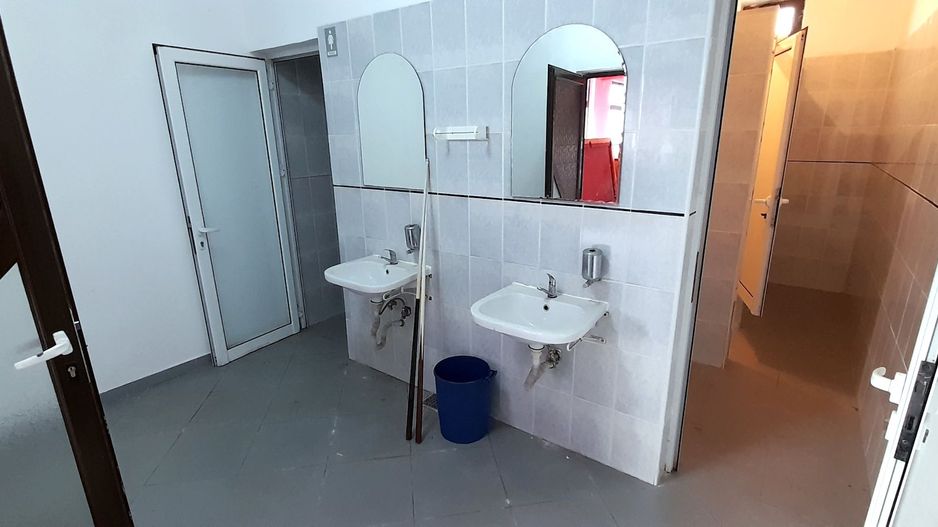 Casă şi spaţiu multifuncţional, bar, sală de evenimente în Brătuleşti - Poză 5