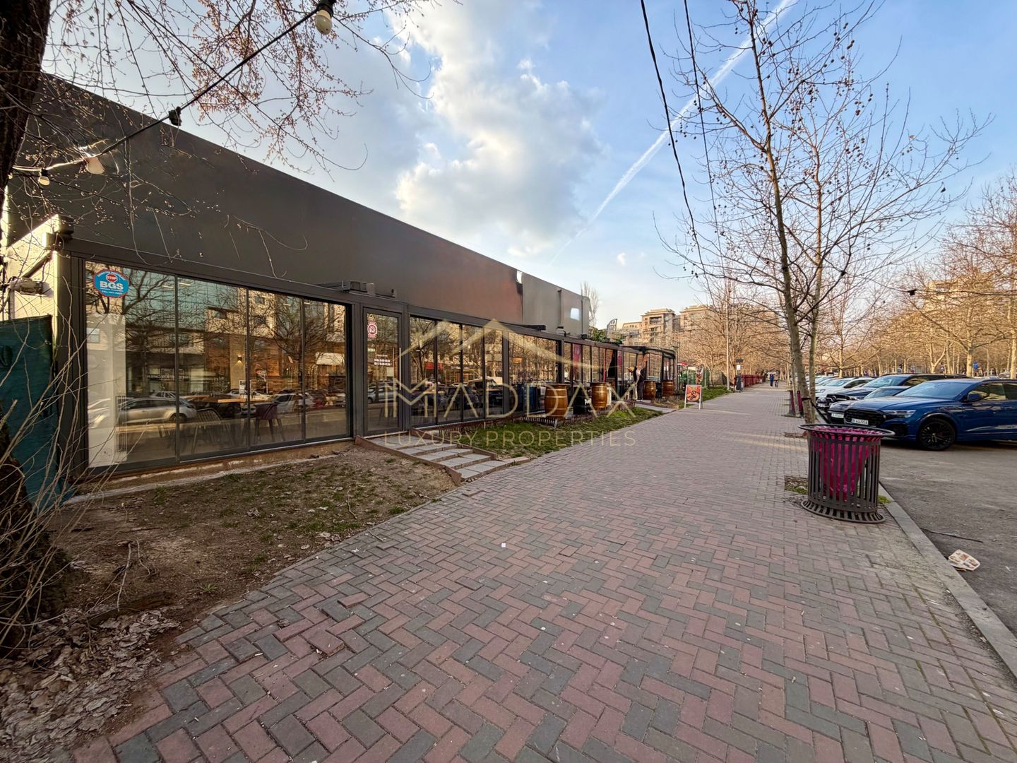 Spatiu Comercial  *731mp* / VAD stradal 31m / 19 locuri de parcare // Unirii - Poză 3