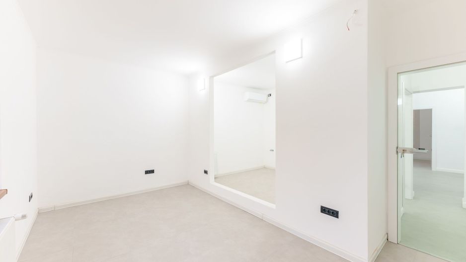 Clădire modernă P+1+M în centrul orașului - Poză 7