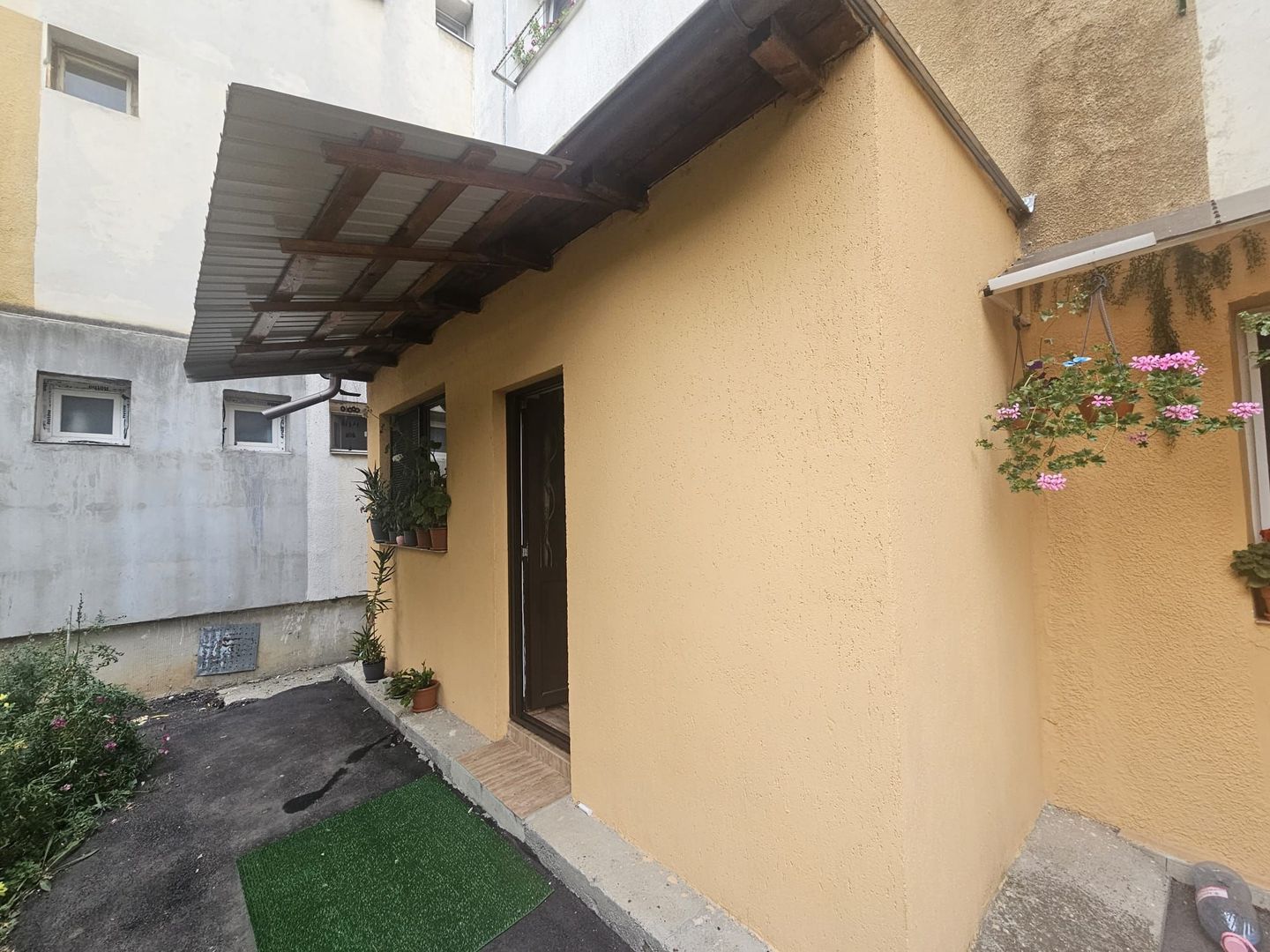 Apartament parter, balcon 13 mp cu ieșire directă – Războieni - Poză 3