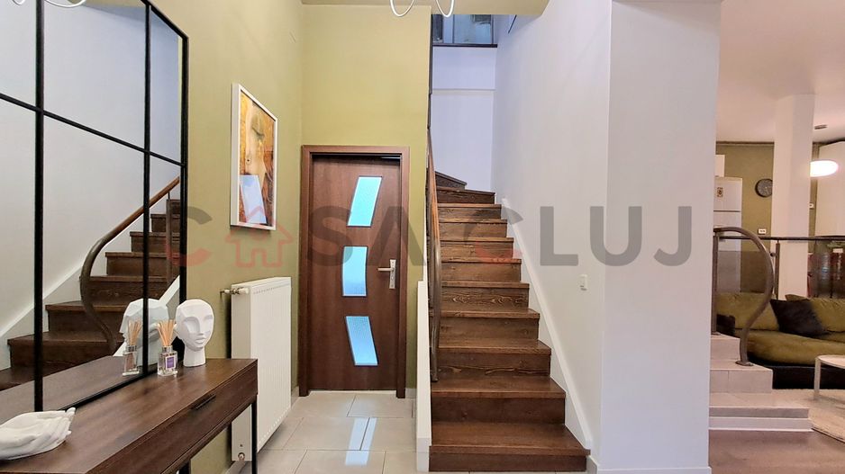 Casa, Curte Comuna, Zona Centrală!! - Poză 2