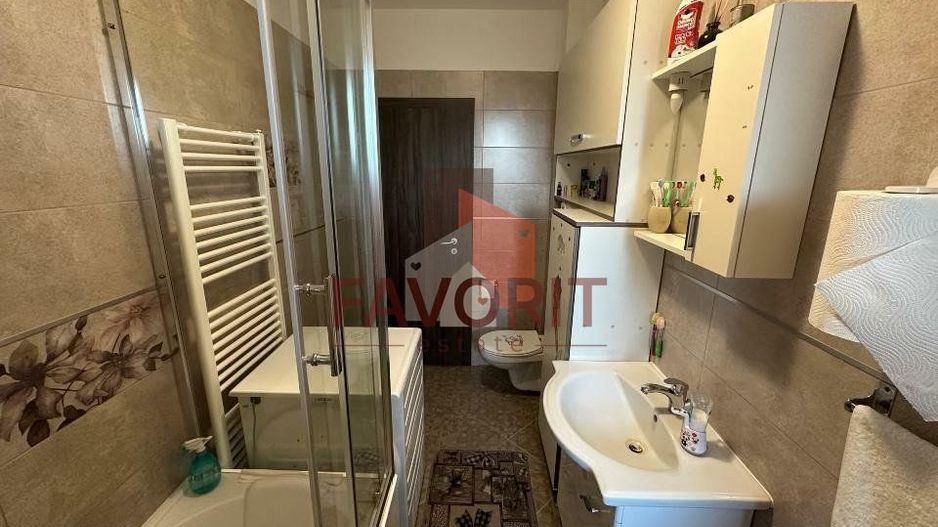 Etaj 2. Mobilat si utilat. Pozitie excelenta. - Poză 11