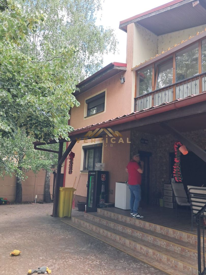 Casă deosebită, Zona Miorița – Comuna Berceni, Curte amenajată - Poză 4