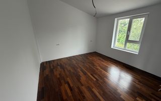 Carport. Toate utilitatile. In vatra veche la asfalt. - Poză 17