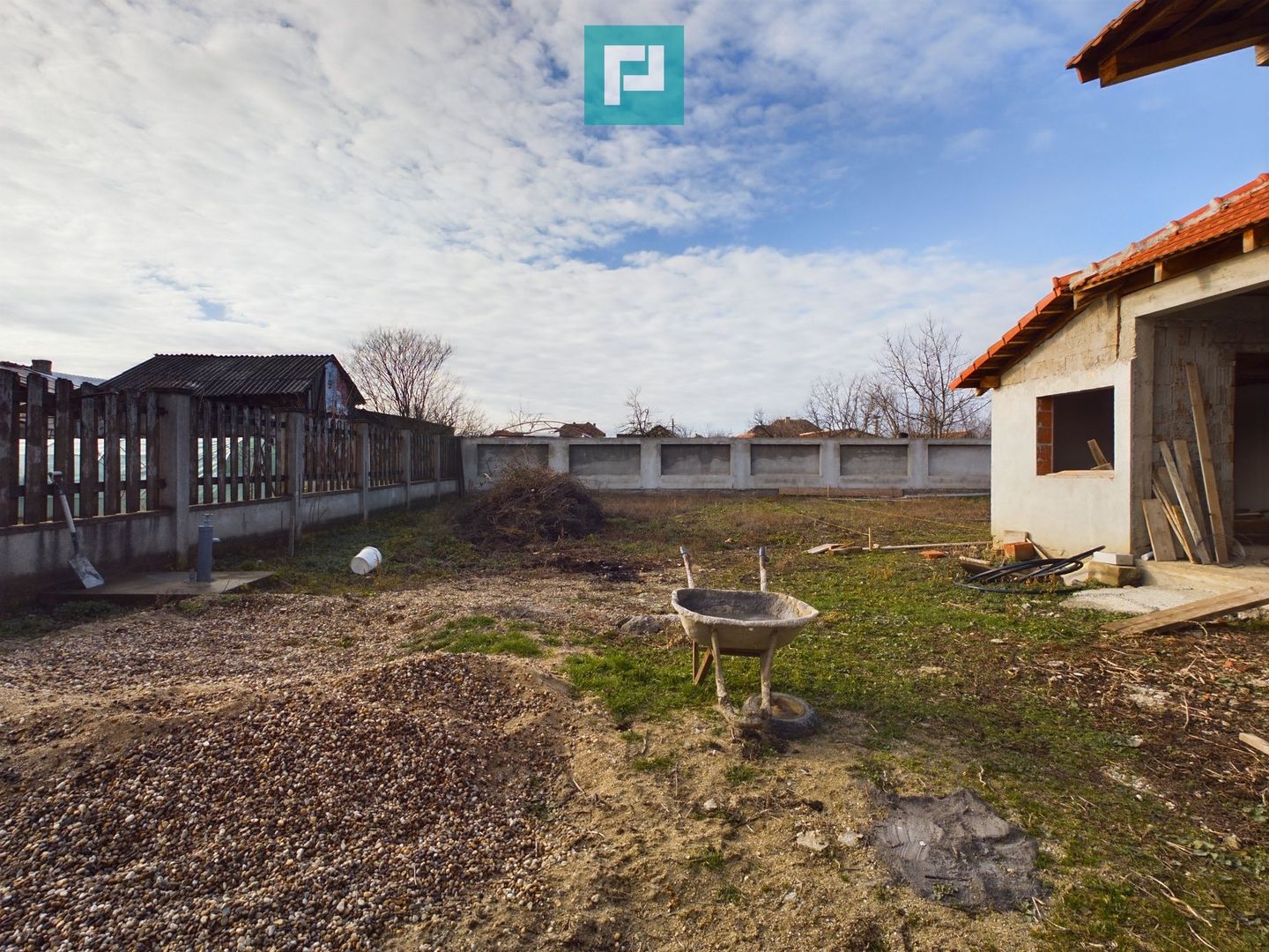 Casă cu 4 camere + anexe   în Șofronea - Poză 13