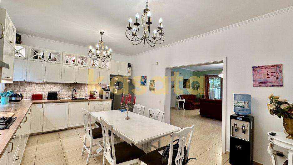 Vila care redefinește echilibrul între rafinament, spațiu și liniște - Poză 11