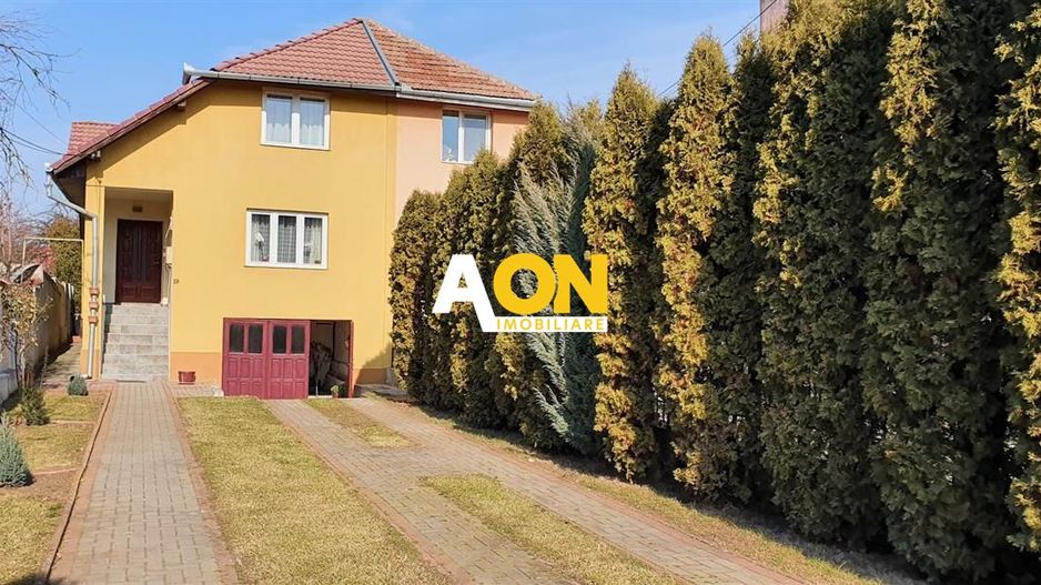 1/2 Duplex 4 camere cu garaj 462 mp teren la asfalt zona Centru - Poză 1