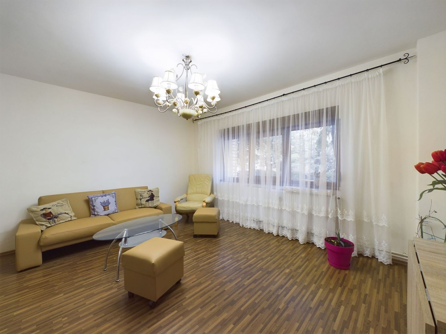 Apartament cu 4 camere, Miorița - Poză 1