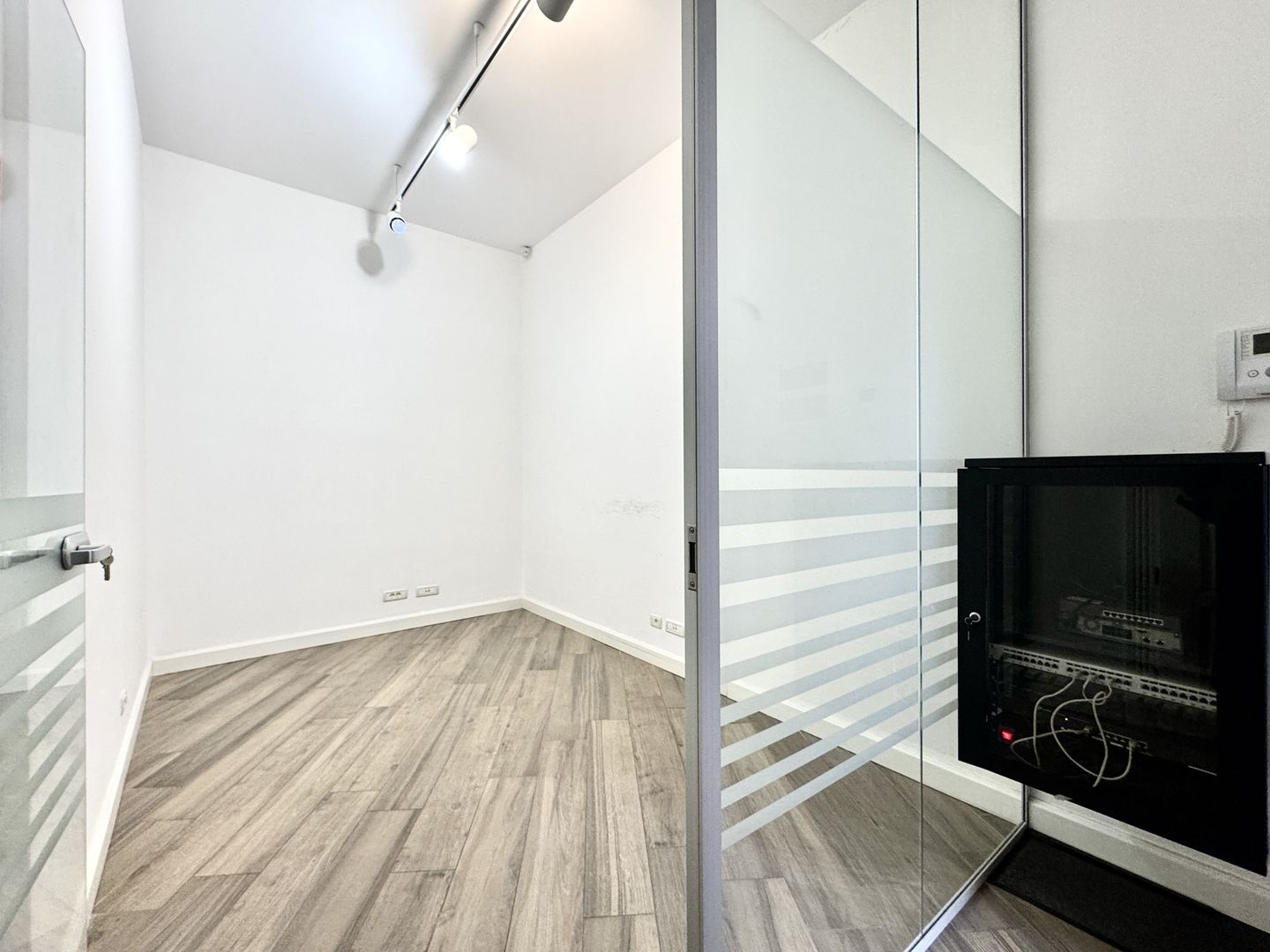 Spațiu Birou - Imobil complet renovat - Poză 11