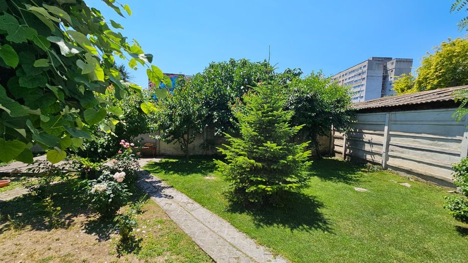 Casa eleganta cu tavane inalte si gradina superba - Poză 12