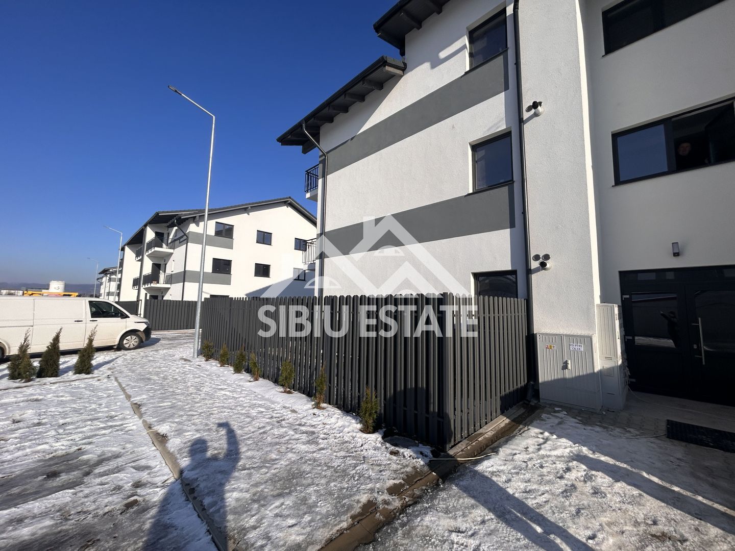 Apartament modern 2 camere, pod amenajabil, balcon,  parcare inclusa - Poză 2