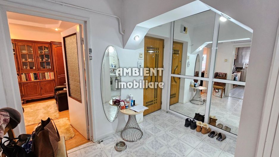 Apartament cu 2 camere, etaj 3,  zona Ultracentral; - Poză 2