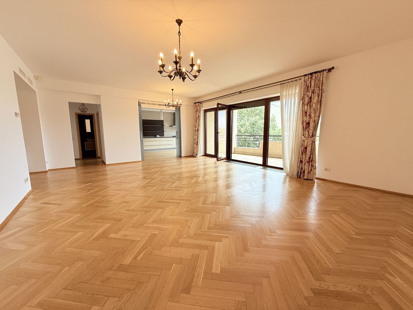 APARTAMENT DEOSEBIT ADIACENT CALEA VICTORIEI - Poză 1