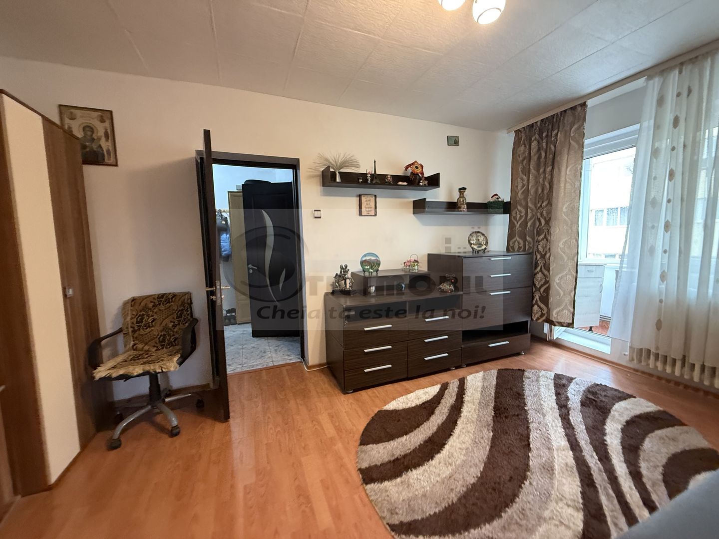 2 CAMERE TATARASI SCOALA 4 IONET TEODOREANU , GEAM LA BAIE, CENTRALA. - Poză 3