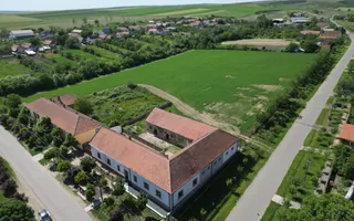 Casa cu istorie in Petrovaselo - Poză 12