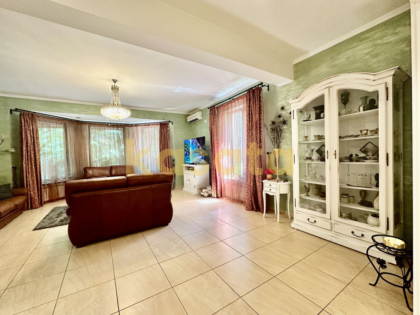 Vila care redefinește echilibrul între rafinament, spațiu și liniște - Poză 18