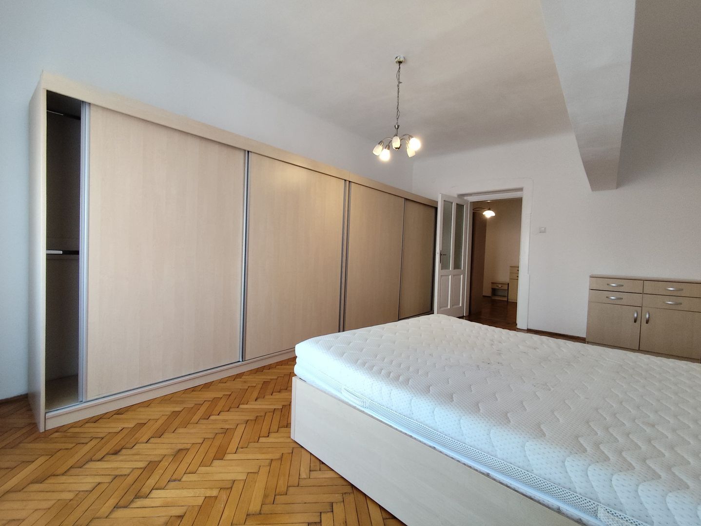 Inchiriere apart. 4 cam. Ultracentral, pe str. Iosif Vulcan, Oradea - Poză 9