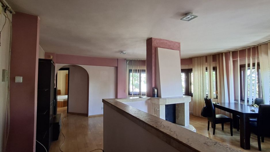 Apartament cu 3 camere - zona semicentrala - Poză 1