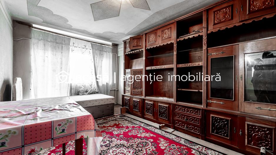 Apartament spatios in centrul orasului Chisineu Cris - Poză 1