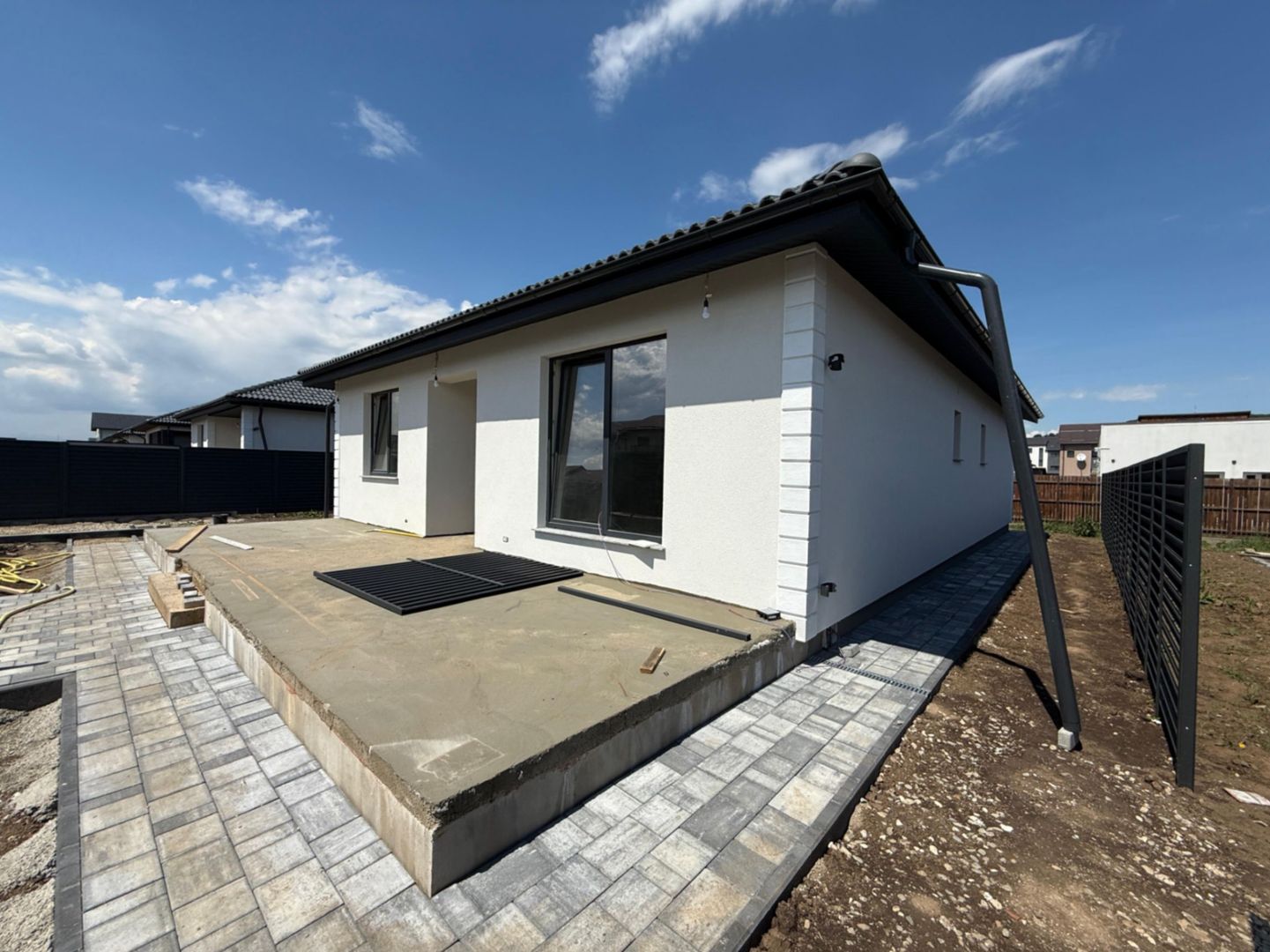 Casa pe parter cu 4 camere de vânzare - Sânpetru - Poză 6