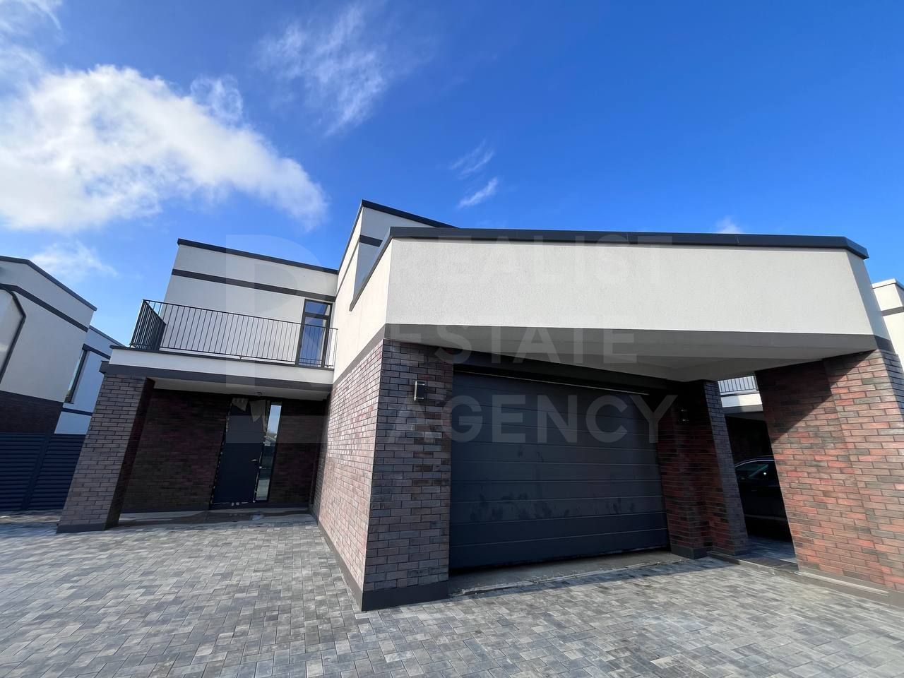 Vânzare, Hi-Tech, 2 nivele, 3 camere, str. Budești, Colonița. - Poză 2