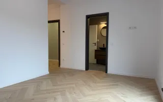 Apartament la Vila, 4 camere si gradina privata - Poză 14