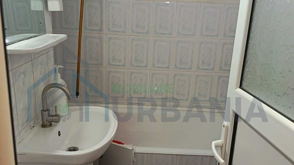 OCAZIE!Vand apart 2 camere D,50mpla Parter CU GRADINA in Galata ap de LIDL - Poză 4