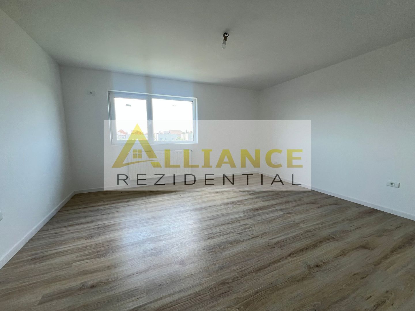 Casa tip duplex - 3 camere - 2 bai-800 M DE STV - Poză 8