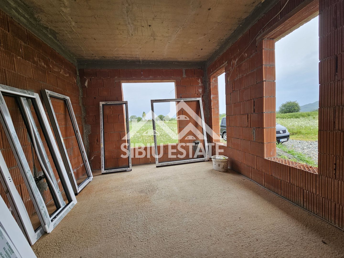 Casa noua 5 camere 3 bai, curte mare - Poză 7
