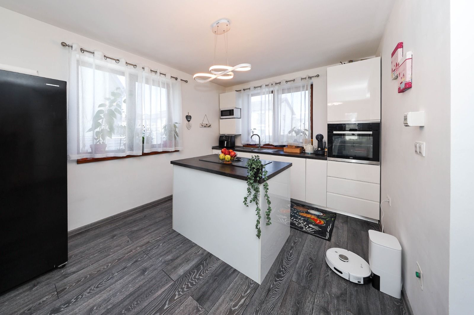 Casă Individuală Modernă de Vânzare | Sânpetru, Brașov - Poză 8