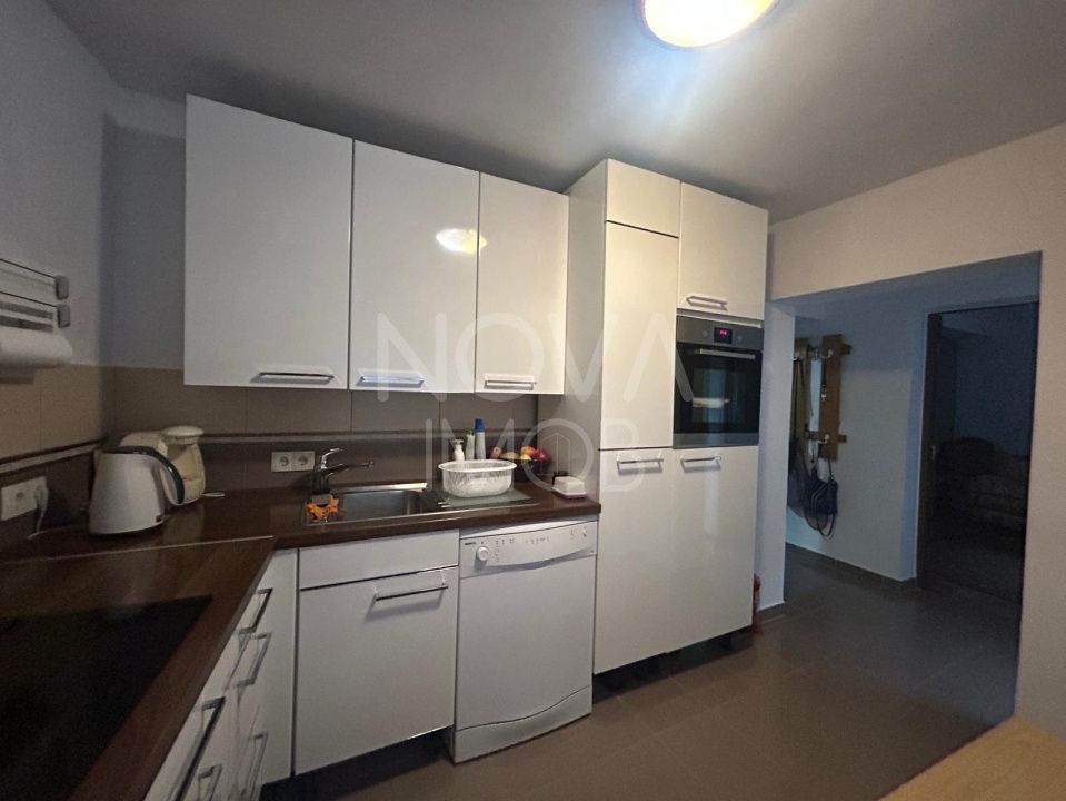 Casa de vanzare 200 mp cu spatiu comercial la parter, strada Lunga - Poză 6