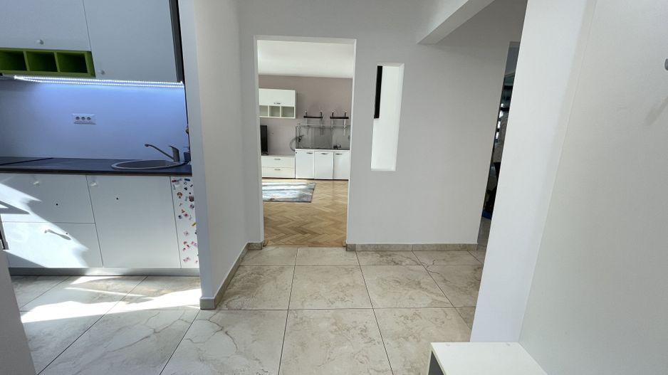 Apartament cu patru camere si garaj in zona Aradului - Poză 1