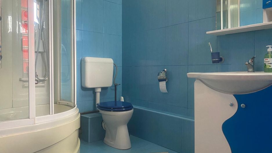 Oportunitate:clinica, birouri etc! Vanzare casa cu 4 camere-Targoviste - Poză 9