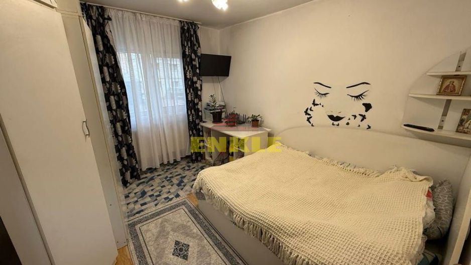 De vanzare apartament cu 3 camere, zona Mall - Poză 3