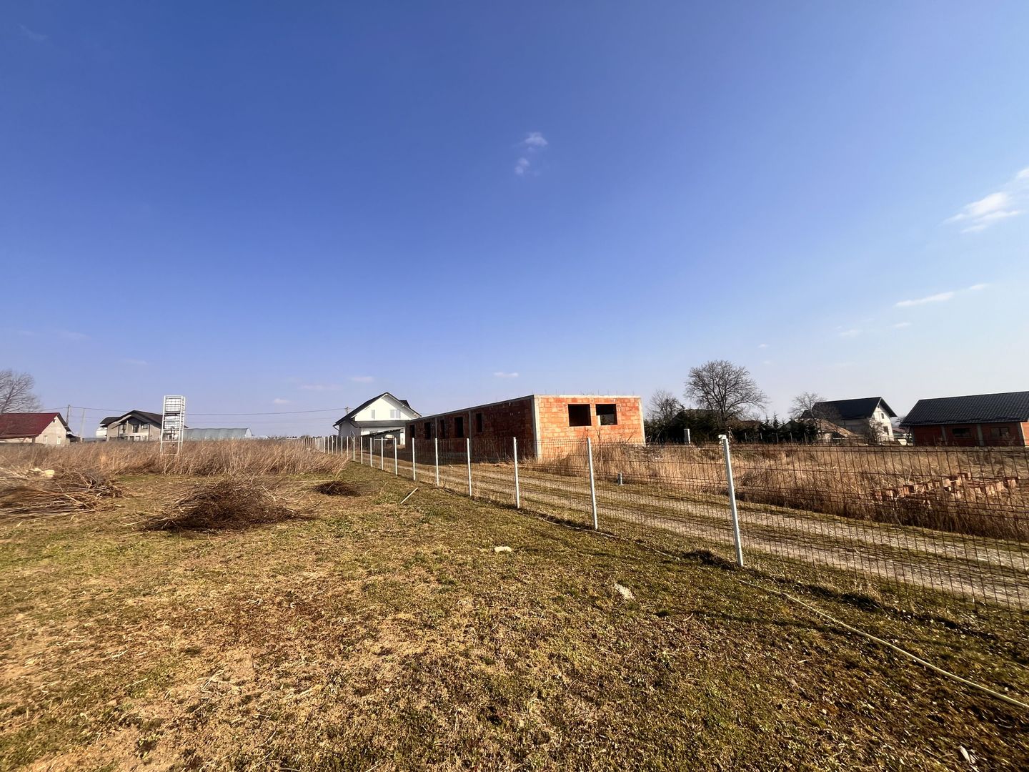 Teren Intravilan de Vânzare 40Ari | Suceava/Salcea  I 5000Euro/Ar +TVA - Poză 1