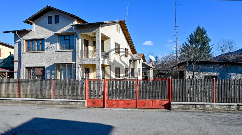 Casa cu 6 camere de vanzare | Zona Ultracentrala, Baicoi | Comision 0% - Poză 1