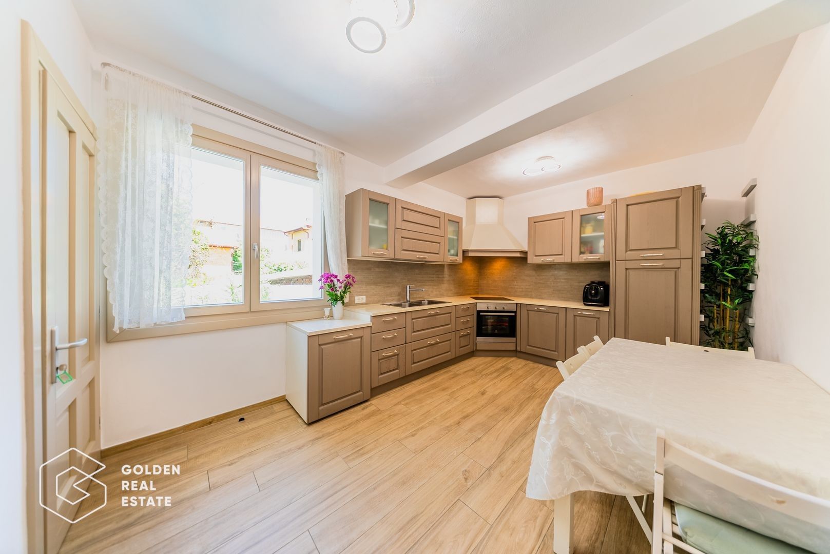 Vila moderna in cartier exclusivist Romanilor, strada 9 Mai Comision 0% - Poză 9