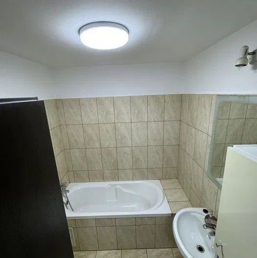 Vând Apartament 2 Camere Decomandat în Bloc Nou (2012) - Poză 4