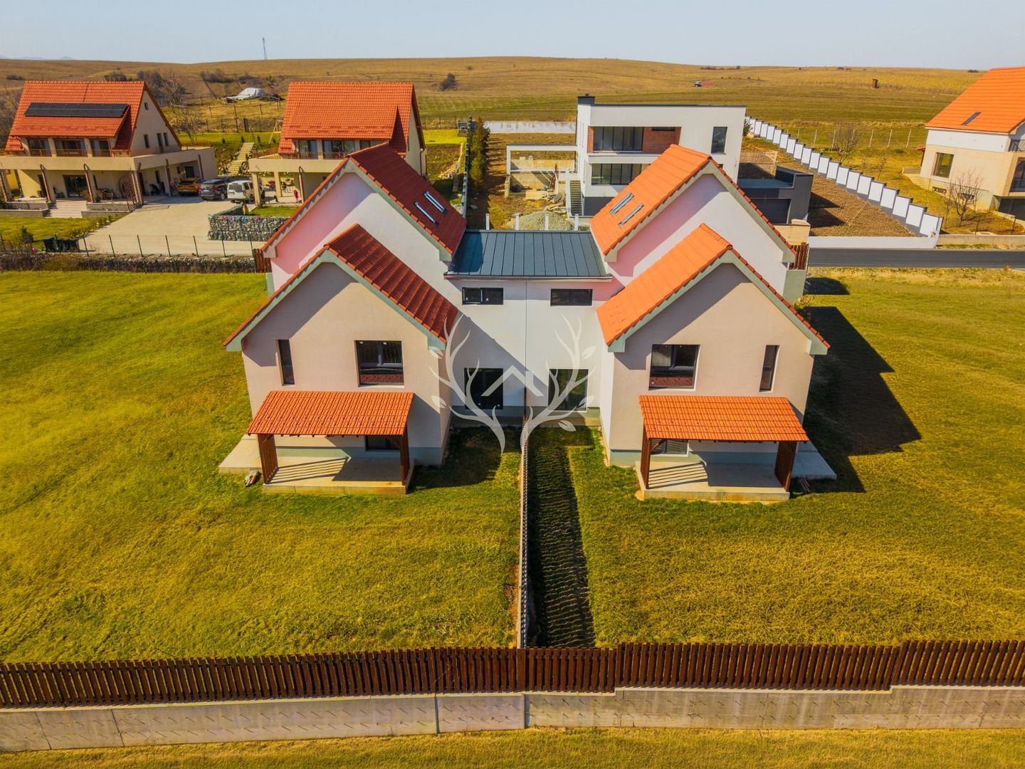 Casa individuala/cuplata prin ga, 221 mp utili, teren 523 mp - Poză 1