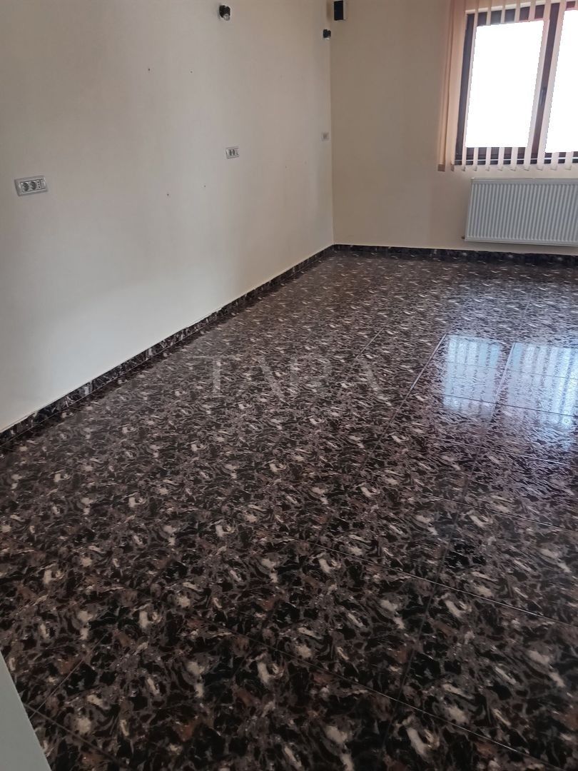 Apartament de vânzare, zona Subcetate, parcare inclusă. - Poză 2