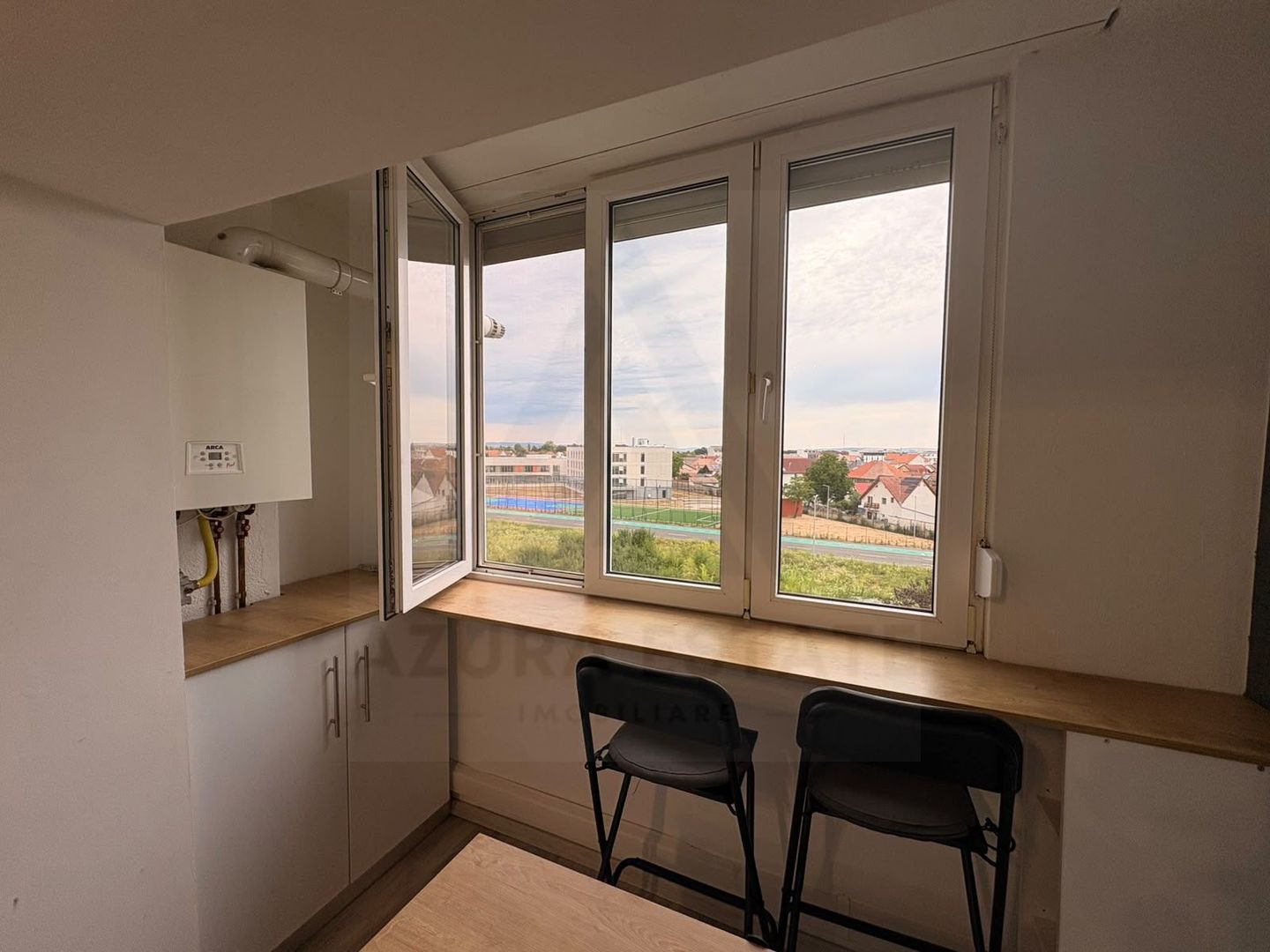 Studio renovat cu balcon inchis si bucatarie separata pe Siretului - Poză 9