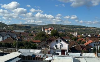 Cameră de cămin cu baie proprie și vedere spre Castelul Corvinilor - Poză 2