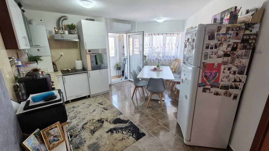 Apartament 2 camere, decomandat, Cetate, et.3 - Poză 1