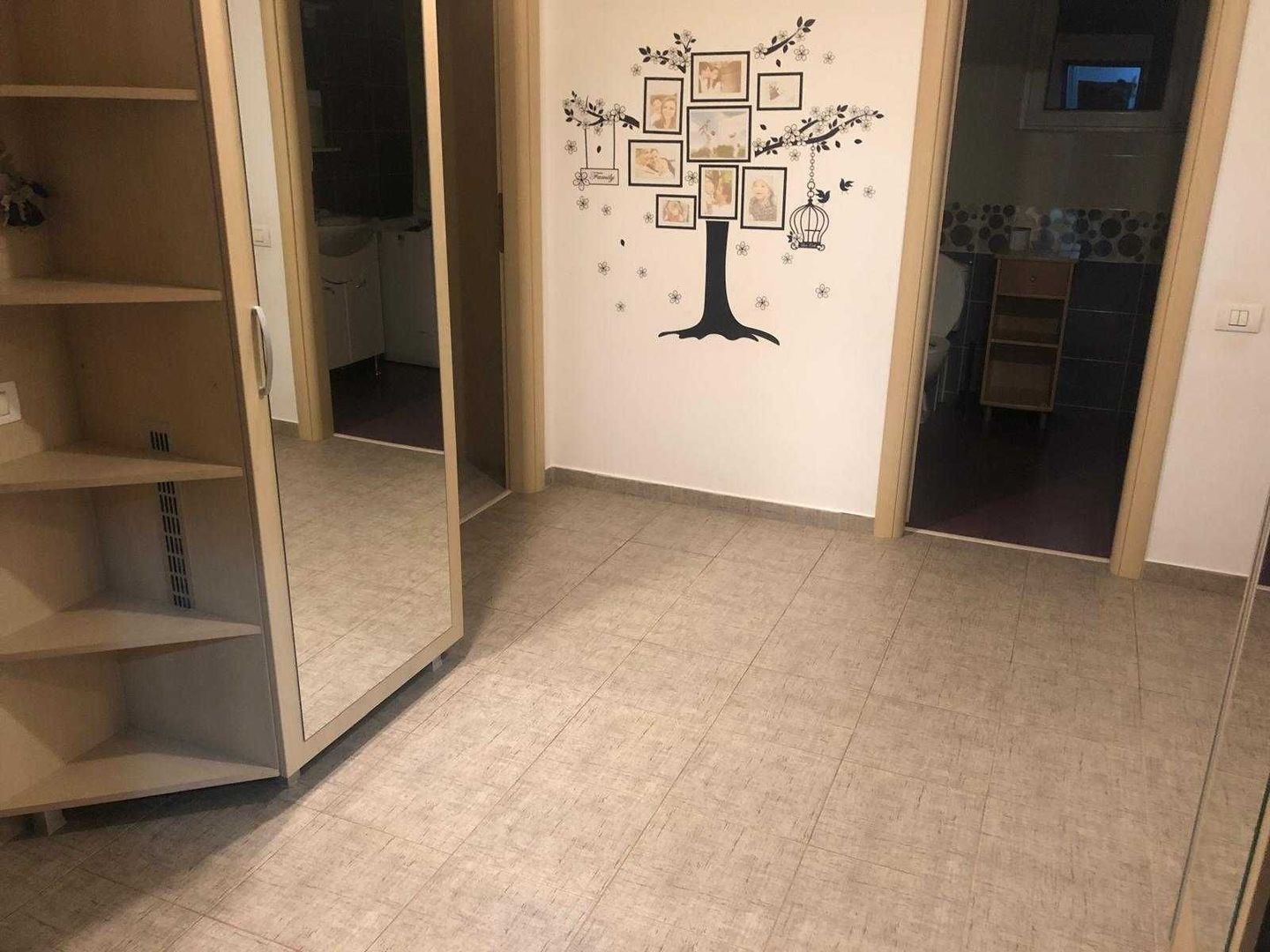 3 camere decomandat, centrala proprie, parcare, etaj 1 - Poză 2