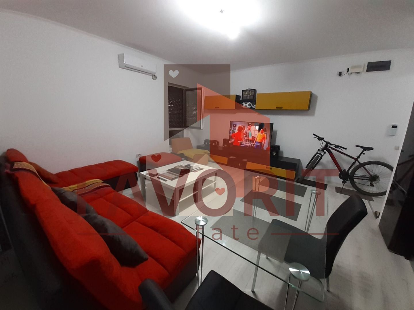 2 locuri de parcare.  Mobilat si utilat. Disponibil imediat. - Poză 1