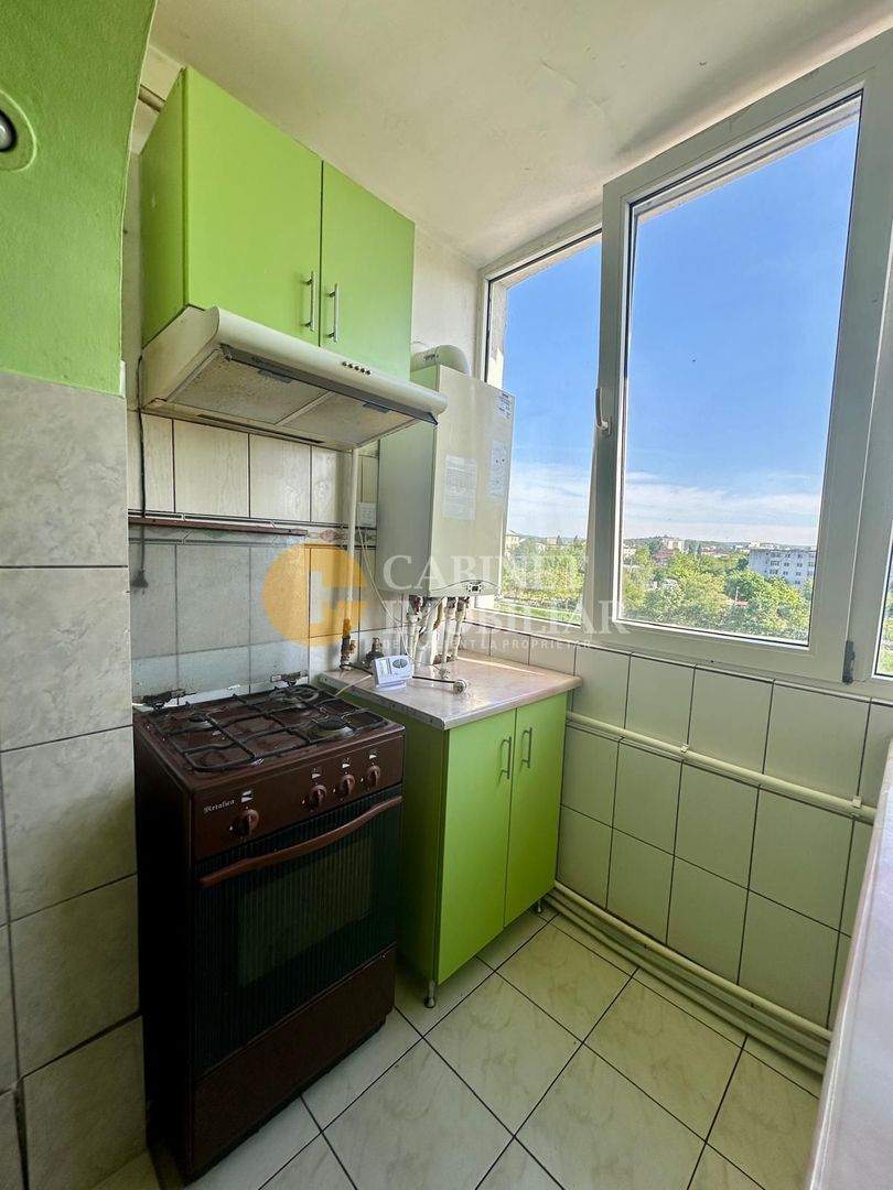 2 Camere Decomandat - Zona Alexandru Cel Bun - Bloc din 1983 - Poză 8